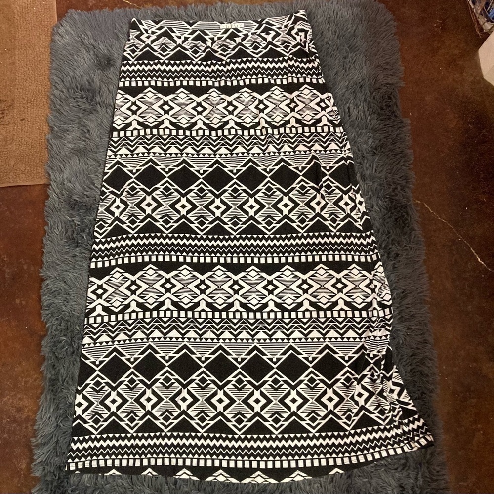 4/$20 Black and White Maxi Skirt